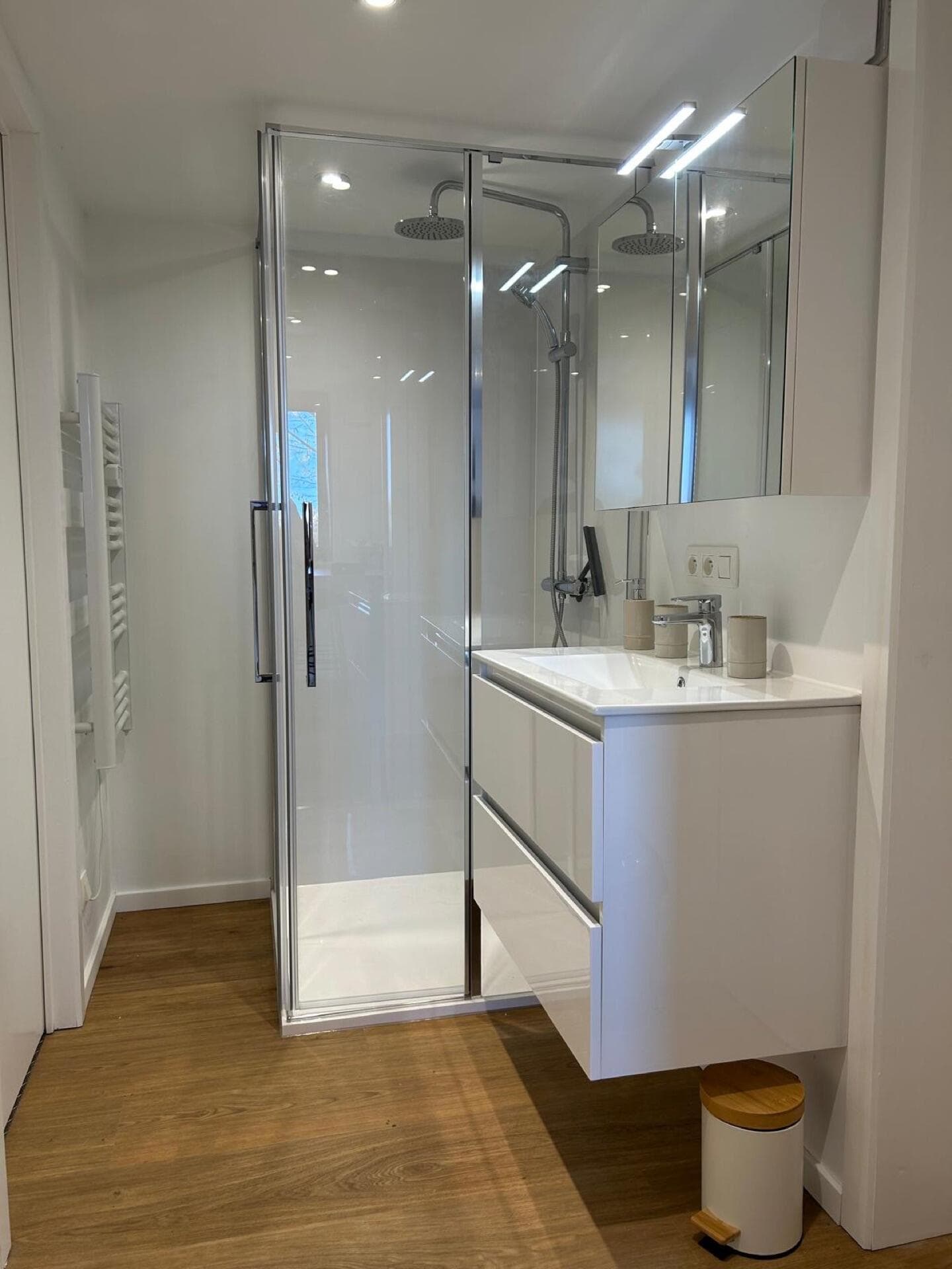 Salle de bain blanche